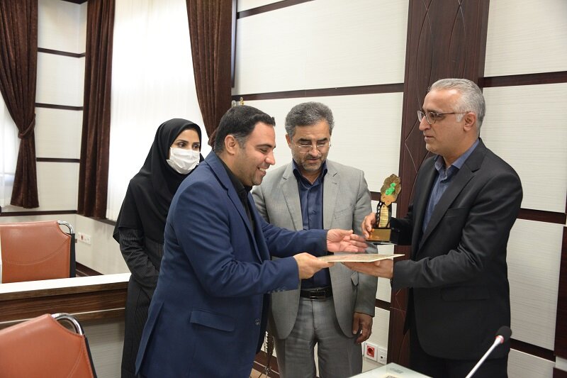 تجلیل از فعالان قرآنی مدیریت درمان تامین‌اجتماعی خراسان جنوبی