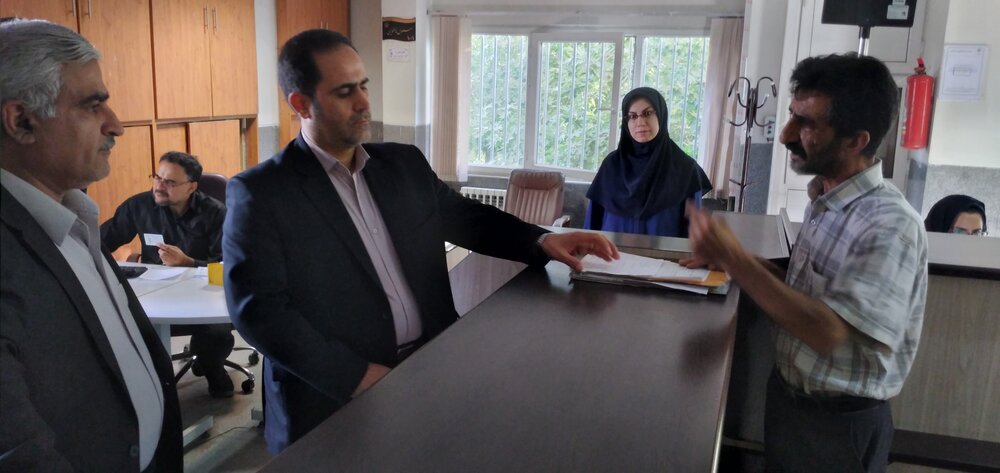 بازدید مدیرکل تامین‌اجتماعی استان همدان از شعبه دو همدان