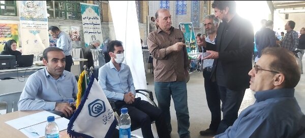 برپایی میزخدمت جهادی و ارتباطات مردمی اداره کل تامین‌اجتماعی کرمانشاه