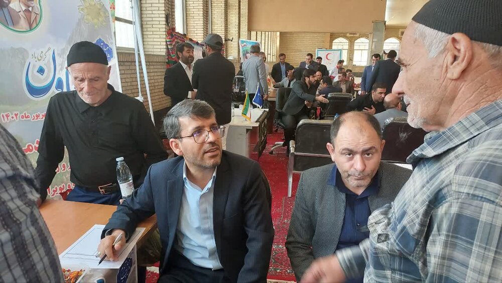 استقرار میز خدمت اداره کل تامین‌اجتماعی کهگیلویه و بویراحمد در مصلای نماز حمعه یاسوج