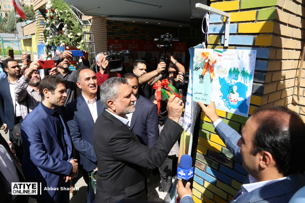 آغاز سال تحصیلی با حضور وزیر کار در مدرسه استثنایی محمدرضا ساریخانی