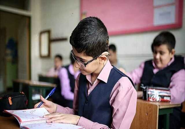 تامین سمعک دانش‌آموزان کم‌شنوای بهزیستی زنجان