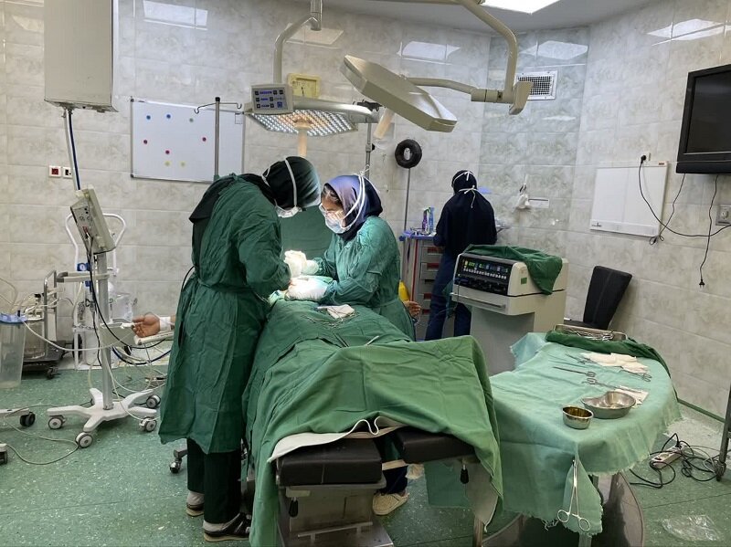 خارج کردن توده رحمی ۲ کیلویی از بدن زنی در بیمارستان تامین‌اجتماعی شفا سمنان