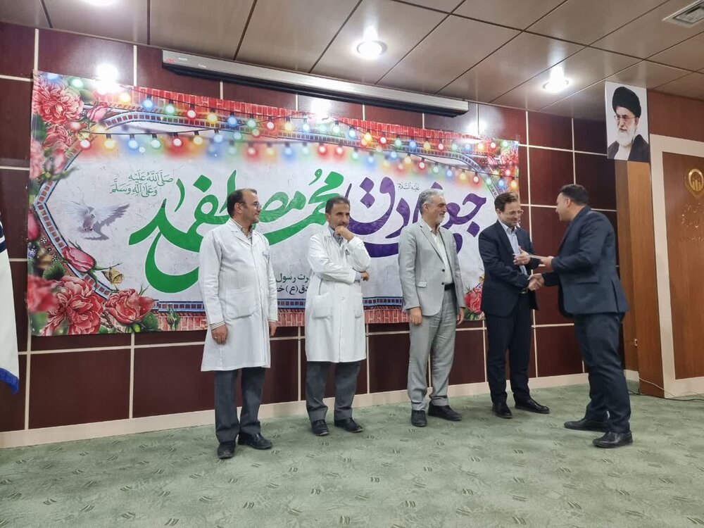 تجلیل از برگزیدگان جشنواره خانواده موفق و کارمندان نمونه توسط مدیریت درمان تامین‌اجتماعی قم