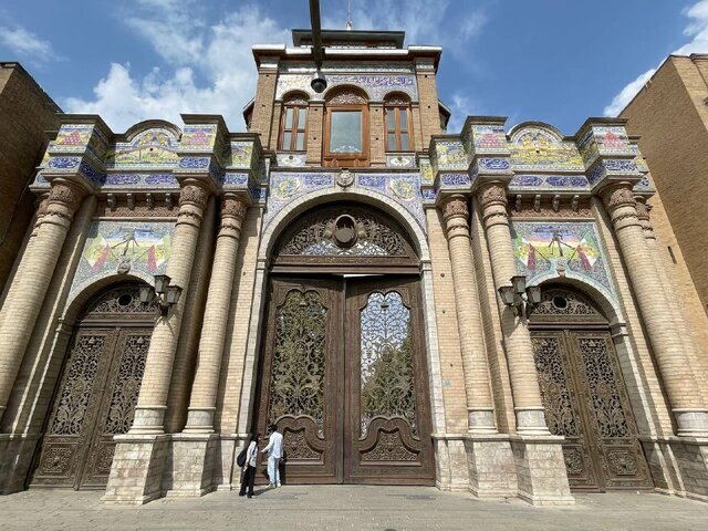 بسته شدن سردر باغ ملی باعث محدودیت خیابان‌های اطراف است