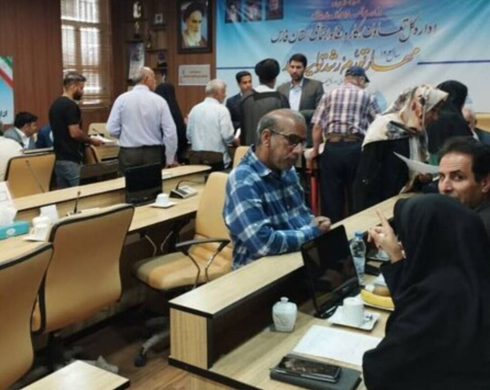 برپایی میز خدمت وزارت تعاون، کار و رفاه اجتماعی در فارس 