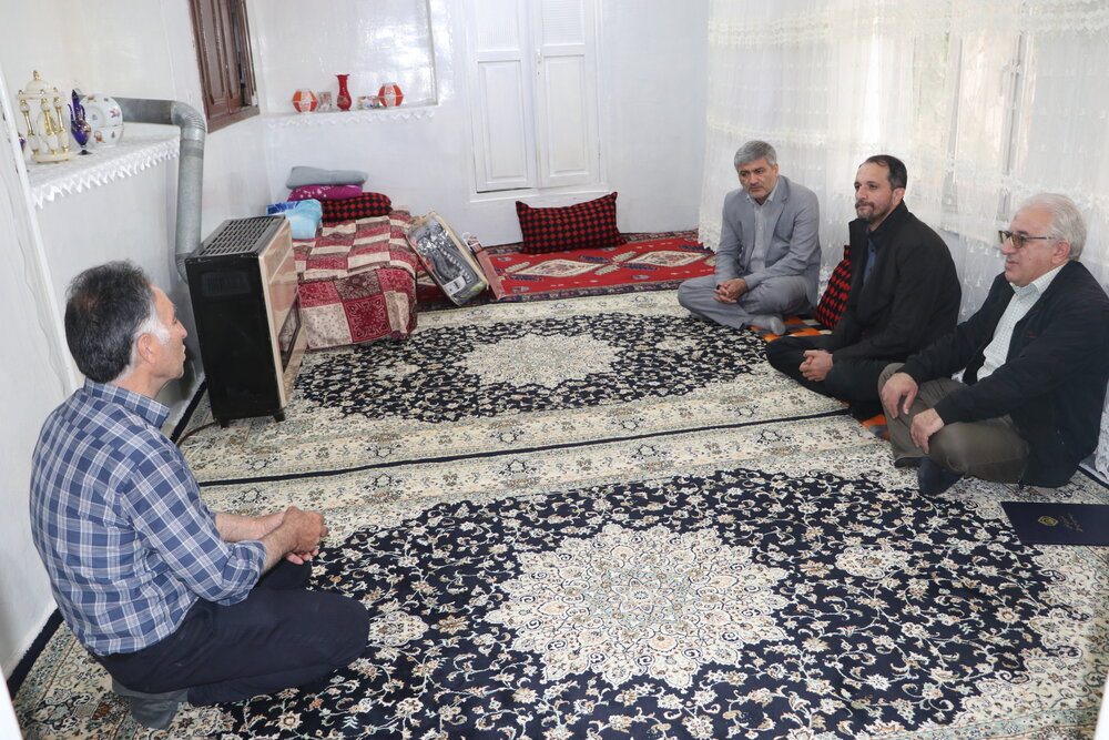  عیادت مدیر درمان تامین‌اجتماعی اردبیل از سالمندان مبتلا به بیماری‌های صعب العلاج و مزمن
