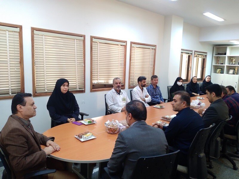 تجلیل از کارمندان نمونه بیمارستان تامین‌اجتماعی امام حسین(ع) زنجان