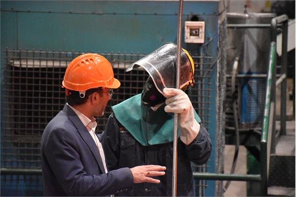 بازدید و بازرسی شبانه مدیرکل تعاون، کار و رفاه اجتماعی استان یزد از شرکت فولاد 