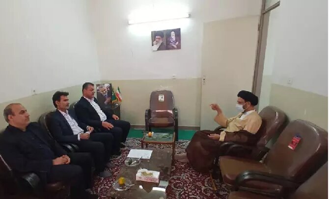 دیدار مدیرکل تامین‌اجتماعی استان بوشهر با امام جمعه دیر