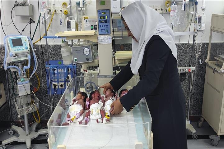 پرداخت هدیه تأمین‌اجتماعی به خانواده چهارقلوها