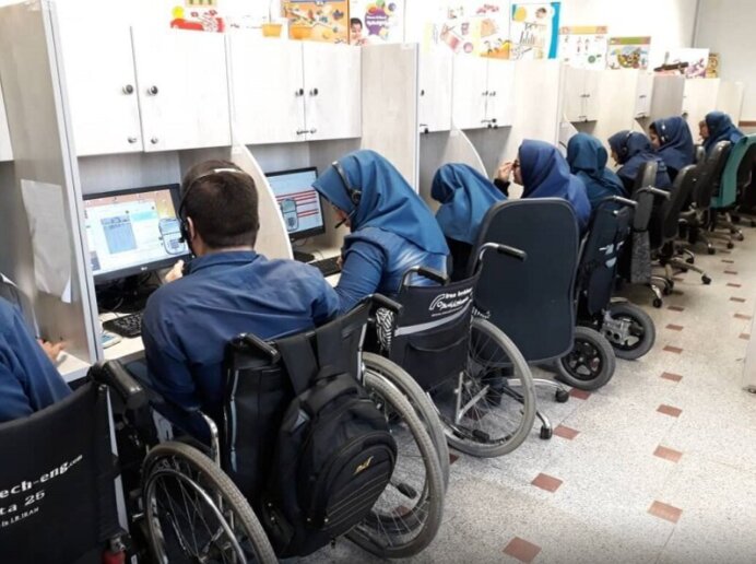 کارفرمایان زنجانی با استخدام ۲۰ معلول تسهیلات قرض‌الحسنه دریافت می‌کنند