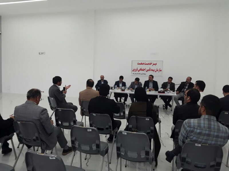 برپایی میز خدمت با صنعتگران کاسپین دو استان قزوین 
