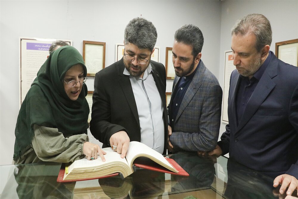 تلفیق ارزش‌ها و هویت‌ها با ابزارهای روز برای دستیابی به اهداف