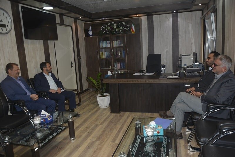 بازدید مدیرکل تامین‌اجتماعی استان یزد از شعبه اردکان 