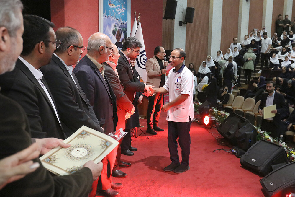 فداکاری‌های کادر درمان باید ثبت و روایت شود