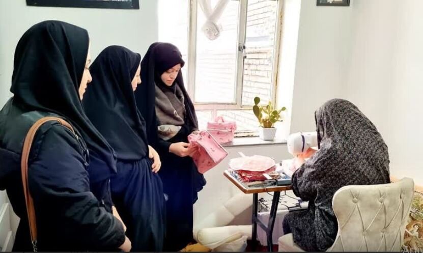 پرداخت ۵۴۰ میلیون ریال سرمایه کار بلاعوض به زنان سرپرست خانوار بهزیستی چالدران