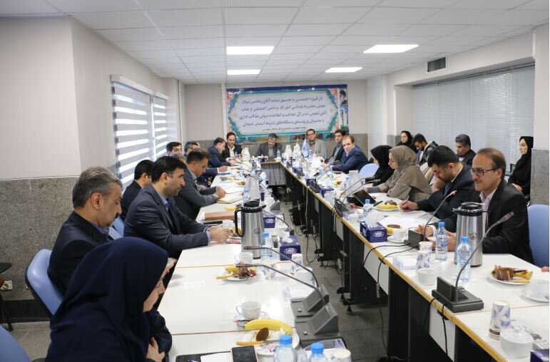 نشست بررسی تخصصی موضوعات کار و تامین‌اجتماعی در اداره کل تامین‌اجتماعی استان همدان