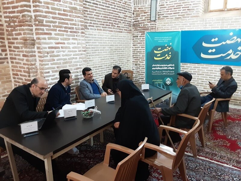 پاسخگوئی به نمازگزاران در میز خدمت اداره کل تامین‌اجتماعی استان قزوین 