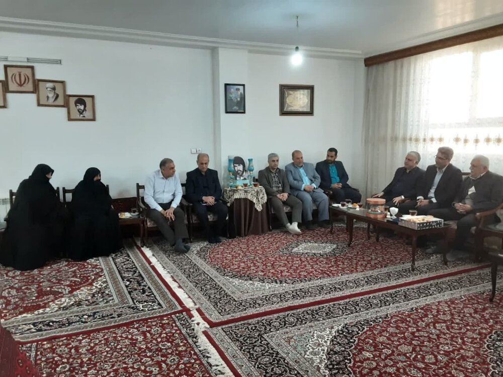 دیدار صمیمانه مدیرکل تامین‌اجتماعی استان سمنان با ایثارگران مستمری‌بگیر استان