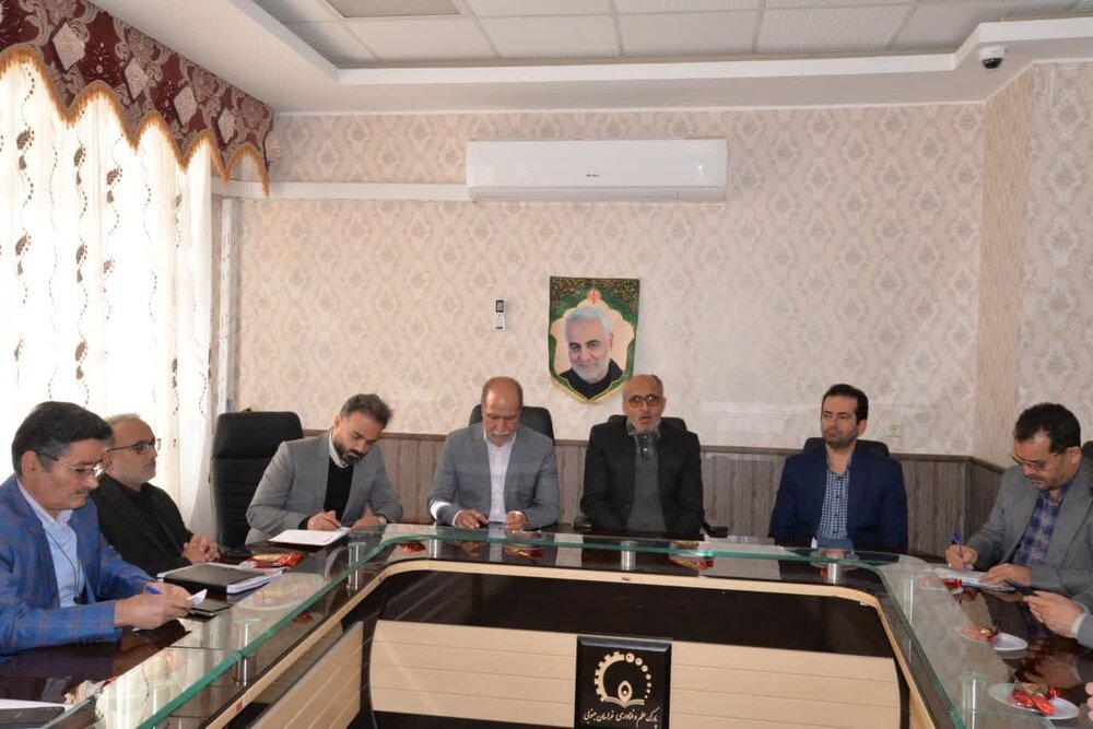 تجلیل مدیرکل تعاون، کار و رفاه اجتماعی خراسان جنوبی از مدیر درمان تامین‌اجتماعی استان