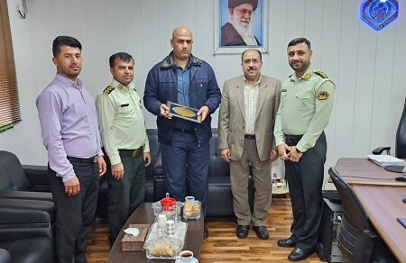 تقدیر رئیس کلانتری ۲۴ اهواز از حراست فیزیکی بیمارستان تامین‌اجتماعی امیرالمومنین (ع)