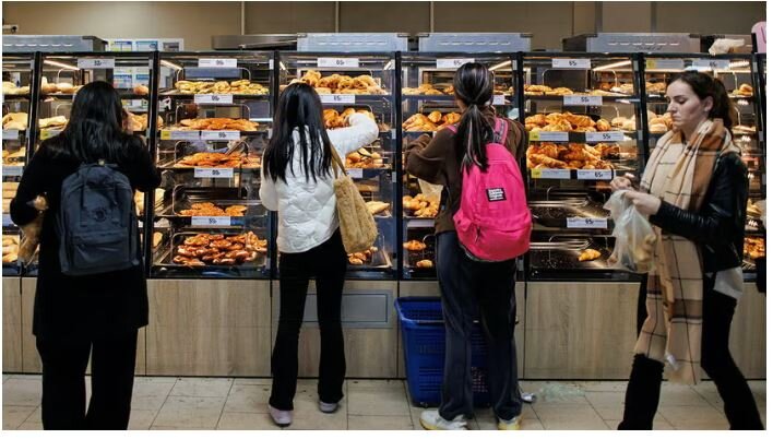 درآمد کمتر مادران بریتانیایی نسبت به پدران در سال قبل