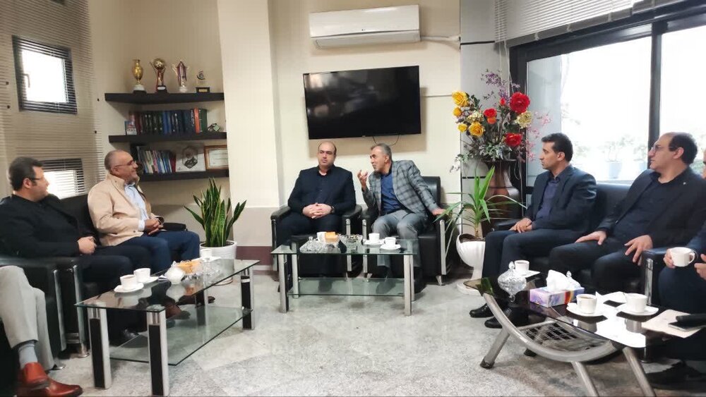 حضور مدیر درمان و مدیرکل تامین‌اجتماعی استان مازندران در شعبه دو تامین‌اجتماعی ساری