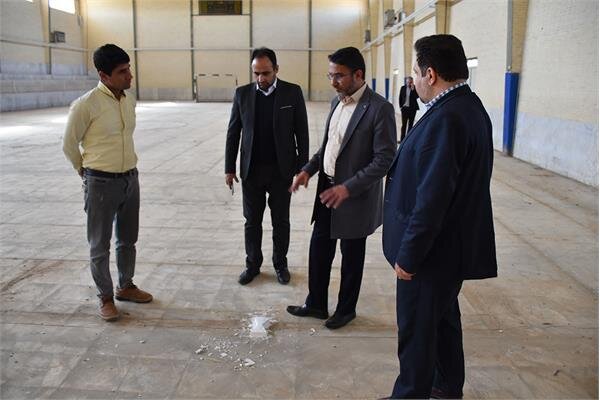 بازدید مدیرکل تعاون، کار و رفاه اجتماعی یزد از مجموعه ورزشی کارگران میبد و اردکان