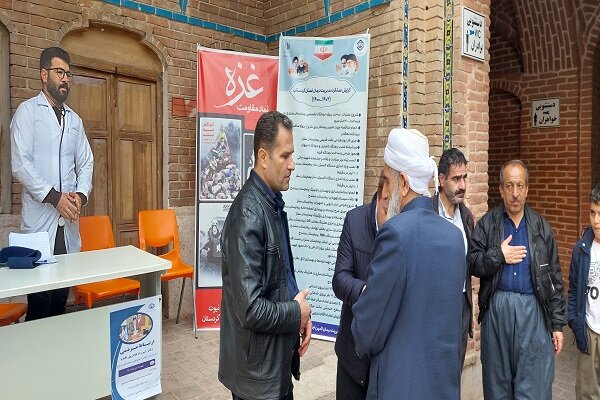 برپایی میز خدمت مدیریت درمان تامین‌اجتماعی کردستان در نمازجمعه سنندج