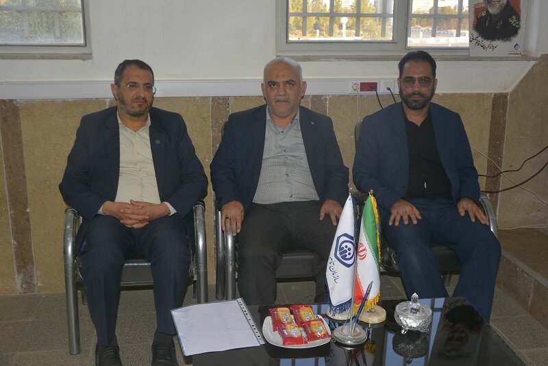 بازدید مدیرکل تامین‌اجتماعی استان یزد از شعبه دو اردکان و کارگزاری این شهرستان 