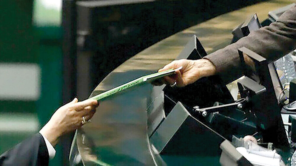 از افزایش حقوق ۳۰ درصدی مستمری‌بگیران بهزیستی و کمیته امداد تا گران‌نشدن بنزین