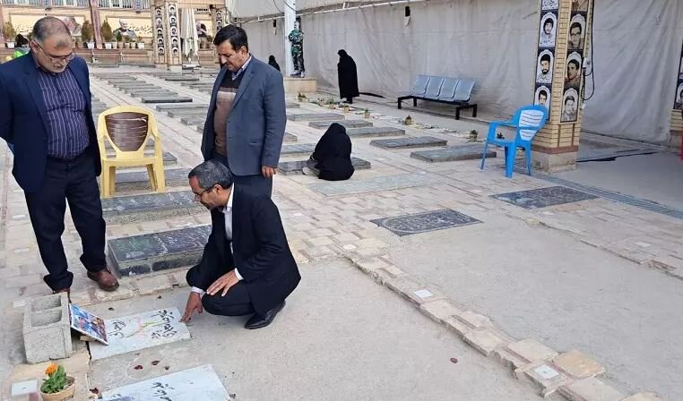 دیدار مدیرکل تامین اجتماعی استان کرمان با خانواده شهیده فاطمه سعید