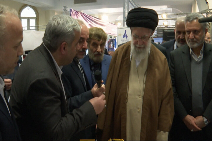 بازدید رهبر انقلاب از غرفه هپکو در نمایشگاه توانمندی‌های تولیدات داخلی