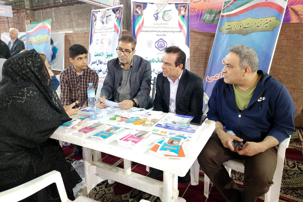 برپایی میزخدمت اداره کل تامین‌اجتماعی خوزستان در مصلای نماز جمعه اهواز