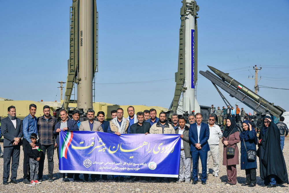 بازدید فرمانده پایگاه مقاومت بسیج اداره کل تامین‌اجتماعی خوزستان از نمایشگاه تجهیزات هوا فضا سپاه 