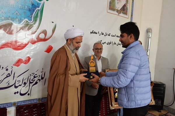 تجلیل از مدیرعامل معدن فلورین سیمرغ نهبندان به عنوان چهره برتر حوزه کارآفرینی و کارفرمایی 