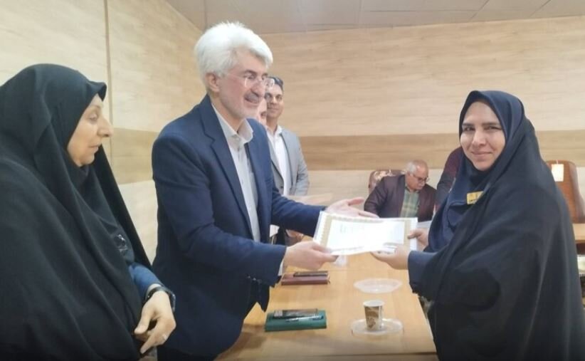 تجلیل مدیرکل بهزیستی استان فارس از کارکنان اداره بهزیستی شهرستان جهرم