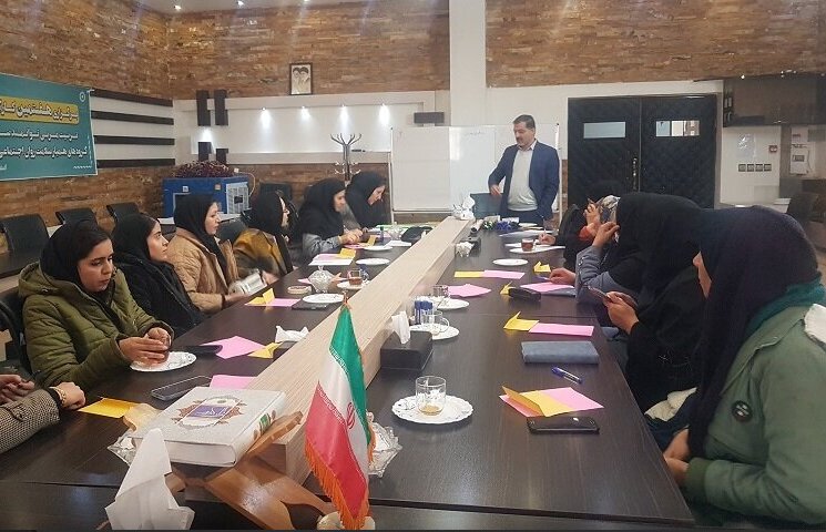 برگزاری کارگاه تربیت مربی تسهیلگران گروه‌های همیار در شاهین شهر و میمه