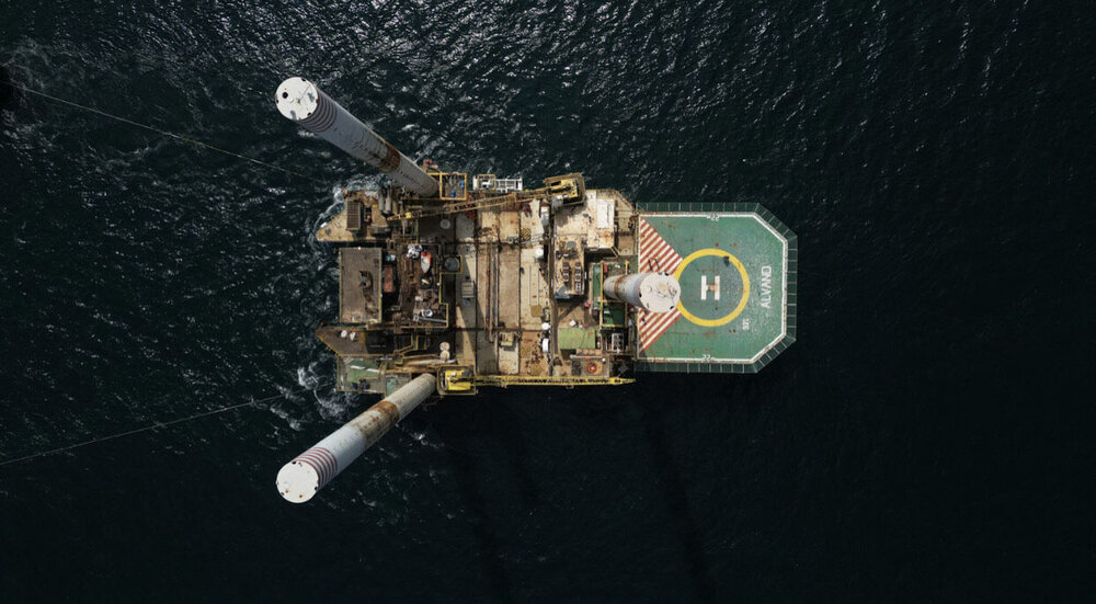 دکل حفاری الوند به اسکله بندرگاه کیش منتقل شد 