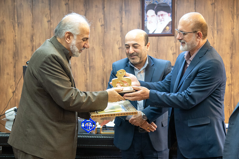 برگزاری آئین تجلیل از بازنشستگان نمونه کشوری تأمین اجتماعی خوزستان