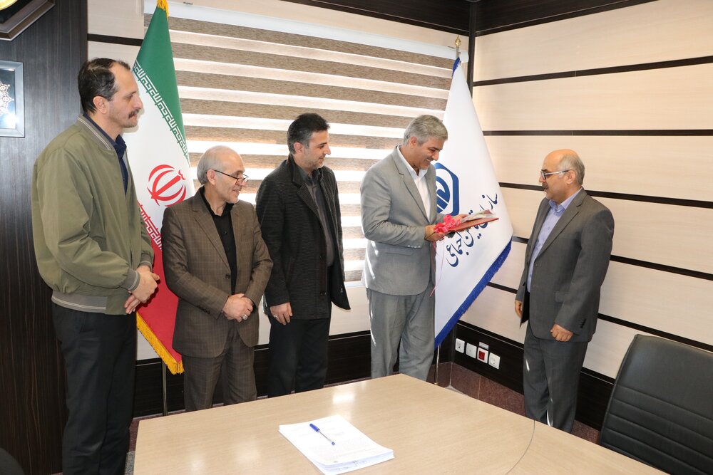 تجلیل مدیر درمان تامین اجتماعی اردبیل از رئیس سابق پلی‌کلینیک شهید میرزا حسینی 