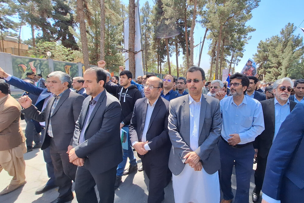 حضور مدیرکل و کارکنان تعاون، کار و رفاه اجتماعی سیستان و بلوچستان در راهپیمایی روز قدس