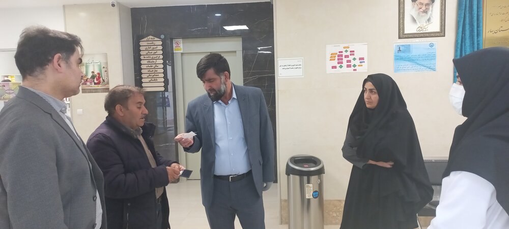 دیدار چهره به چهره مدیر درمان تامین اجتماعی همدان با مراجعان درمانگاه بهار 