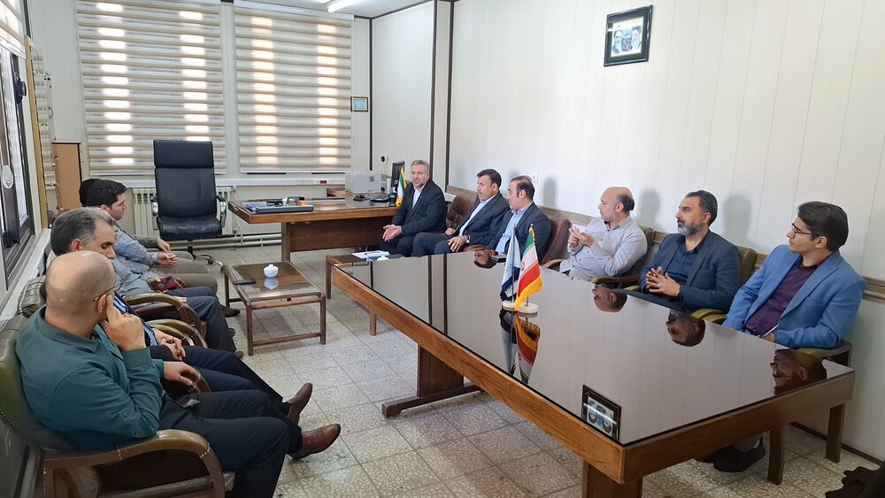 بازدید سرزده مدیرکل تامین اجتماعی استان قم از روند خدمت‌رسانی به مردم در شعب