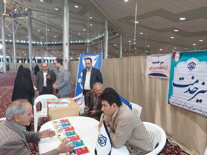 برپایی میز خدمت و مرکز مشاوره تامین اجتماعی در مصلی نماز جمعه اراک