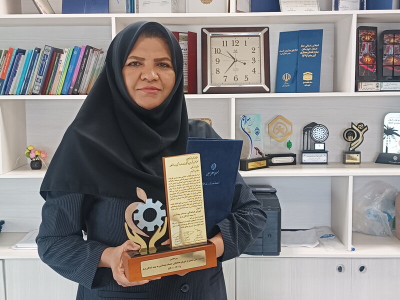تقدیر از رئیس اداره طب کار و بهداشت حرفه‌ای مدیریت درمان تامین اجتماعی خوزستان