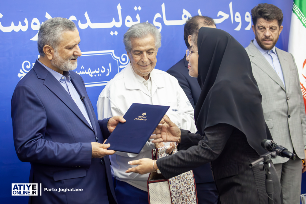 آیین تجلیل از کارفرمایان و زنان فعال در عرصه کار و واحدهای تولیدی دوستدار خانواده