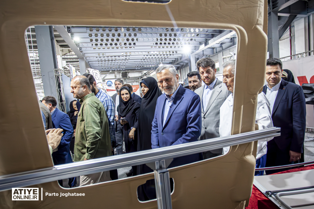 بازدید وزیر کار از مجموعه تولیدی آذین خودرو به مناسبت «هفته کار و کارگر»
