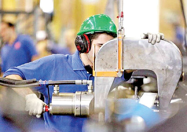 بازگشت ۱۲۰۰ کارگر استان بوشهر به اشتغال